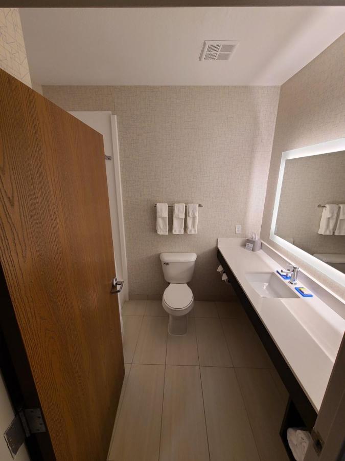 Holiday Inn Express Hotel & Suites Sheldon By Ihg Luaran gambar