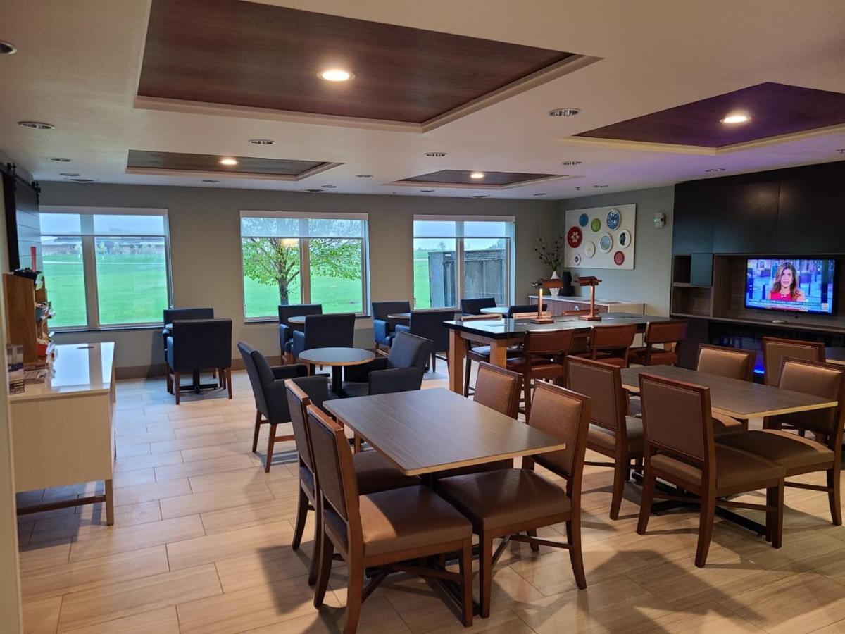 Holiday Inn Express Hotel & Suites Sheldon By Ihg Luaran gambar